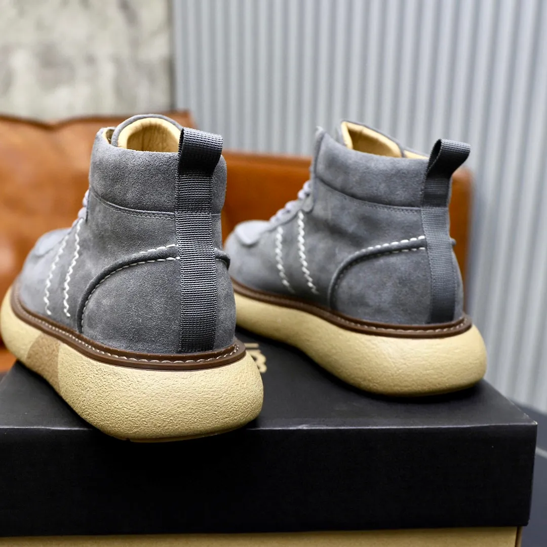 Ex-factory price: 640💰Thick wool imported from Australia Brand: UGG genuine purchasing agent Size: 38-44 Grade: Official website 1:1 Material: First layer of genuine leather waterproof and antifreeze upper Real wool lining Original non-slip soft wear-resistant outsole Style category: Men's casual shoes Trendy style Comfortable on the feet Color: Official website color synchronization